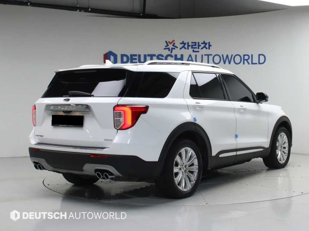 Ford Explorer — photo 02