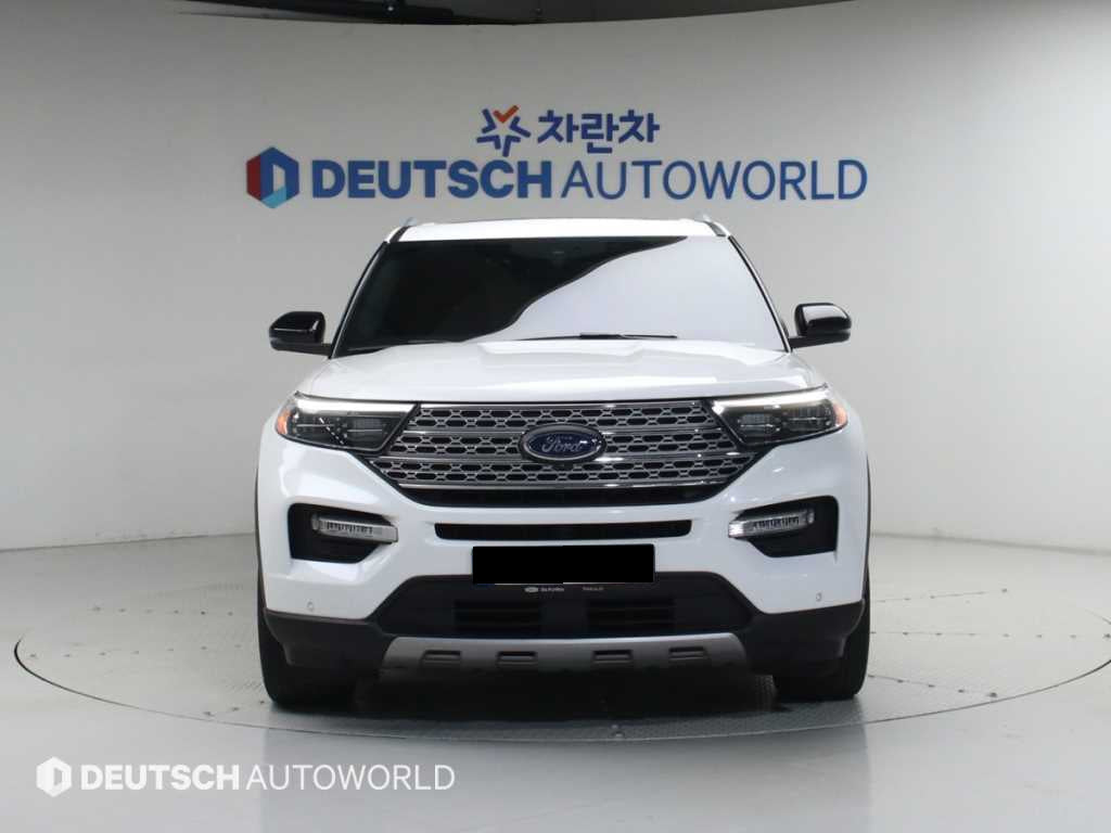Ford Explorer — photo 03