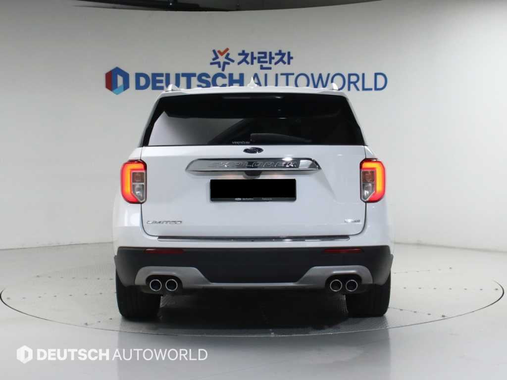 Ford Explorer — photo 04
