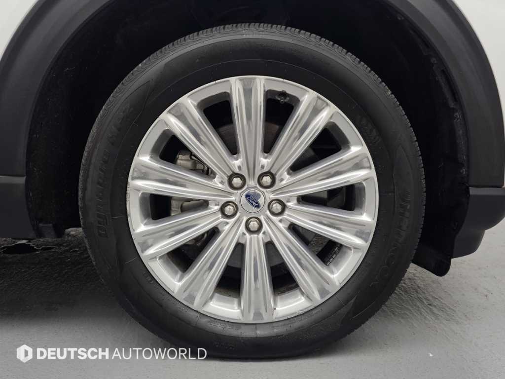 Ford Explorer — photo 05