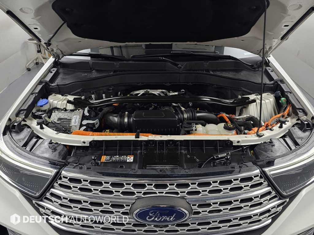 Ford Explorer — photo 06