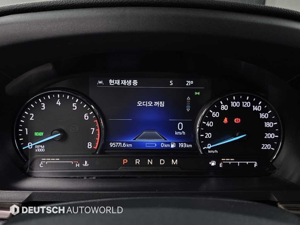 Ford Explorer — photo 08