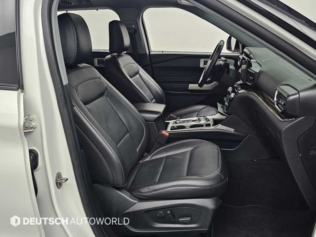 Ford Explorer — photo 10