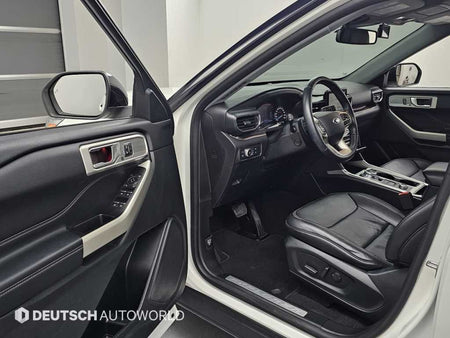 Ford Explorer — photo 11