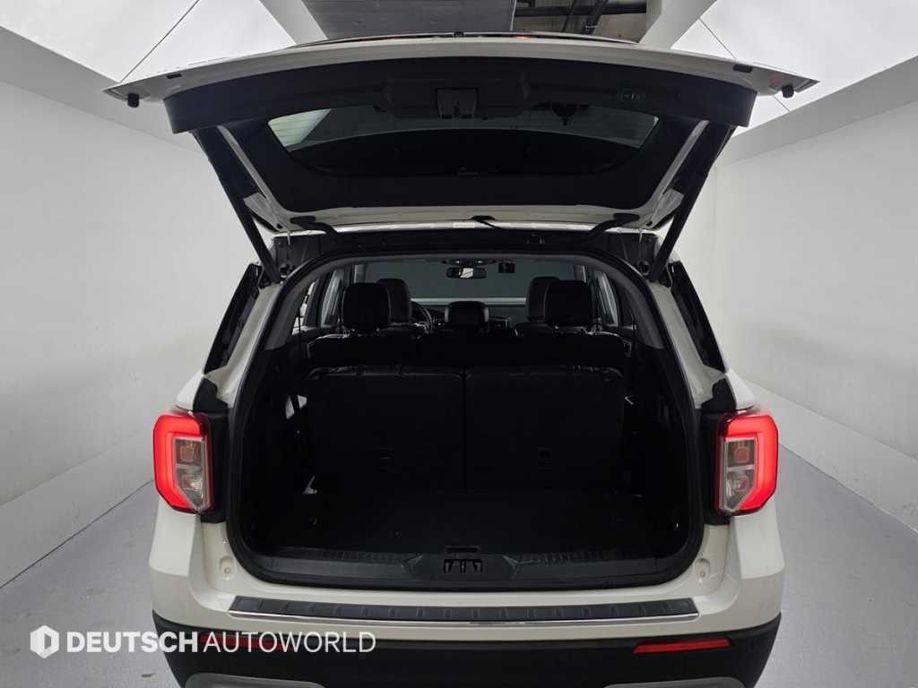 Ford Explorer — photo 19