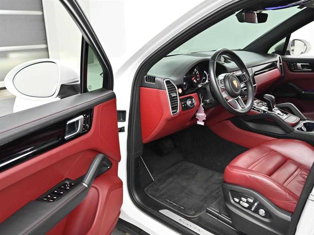 Porsche Cayenne — photo 10