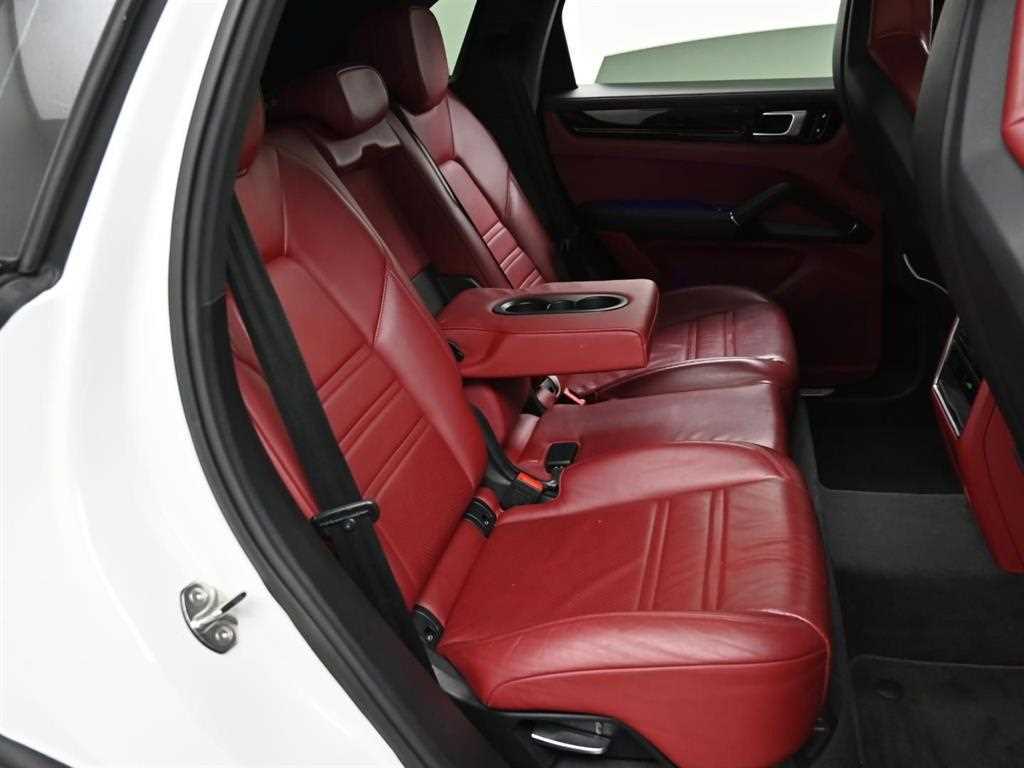 Porsche Cayenne — photo 11