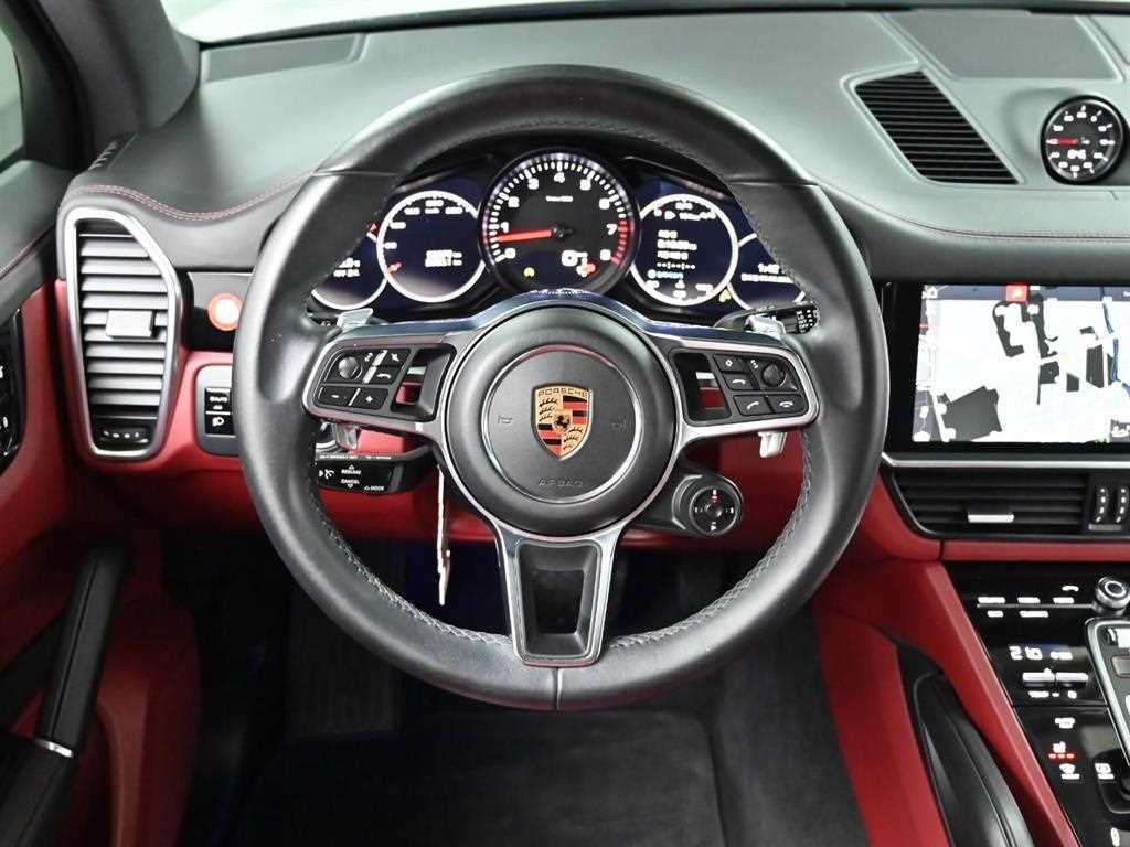 Porsche Cayenne — photo 12