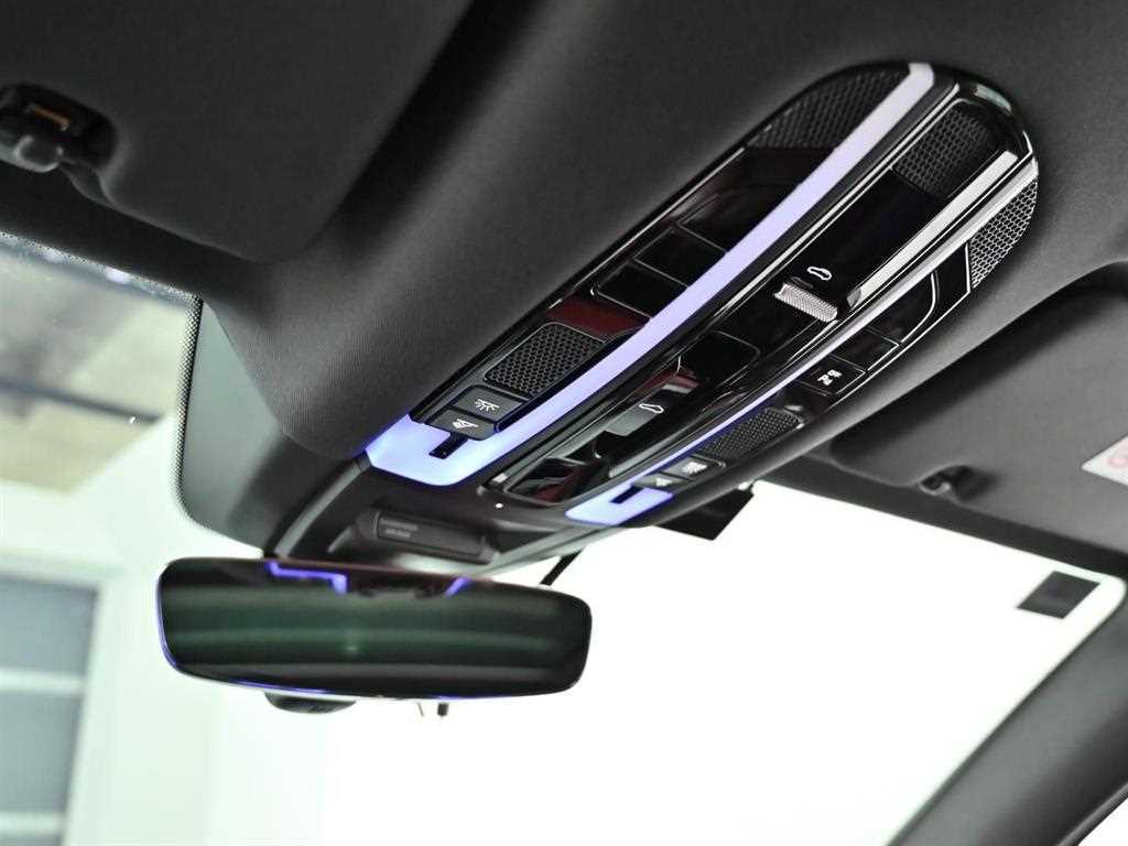Porsche Cayenne — photo 17