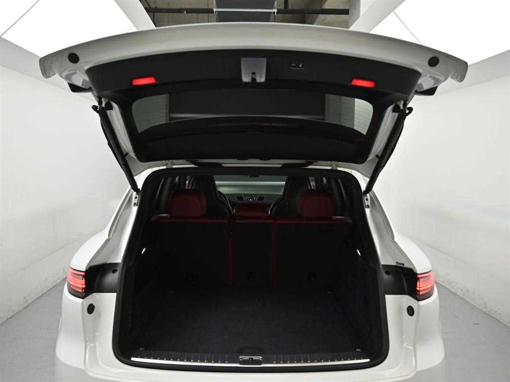 Porsche Cayenne — photo 18