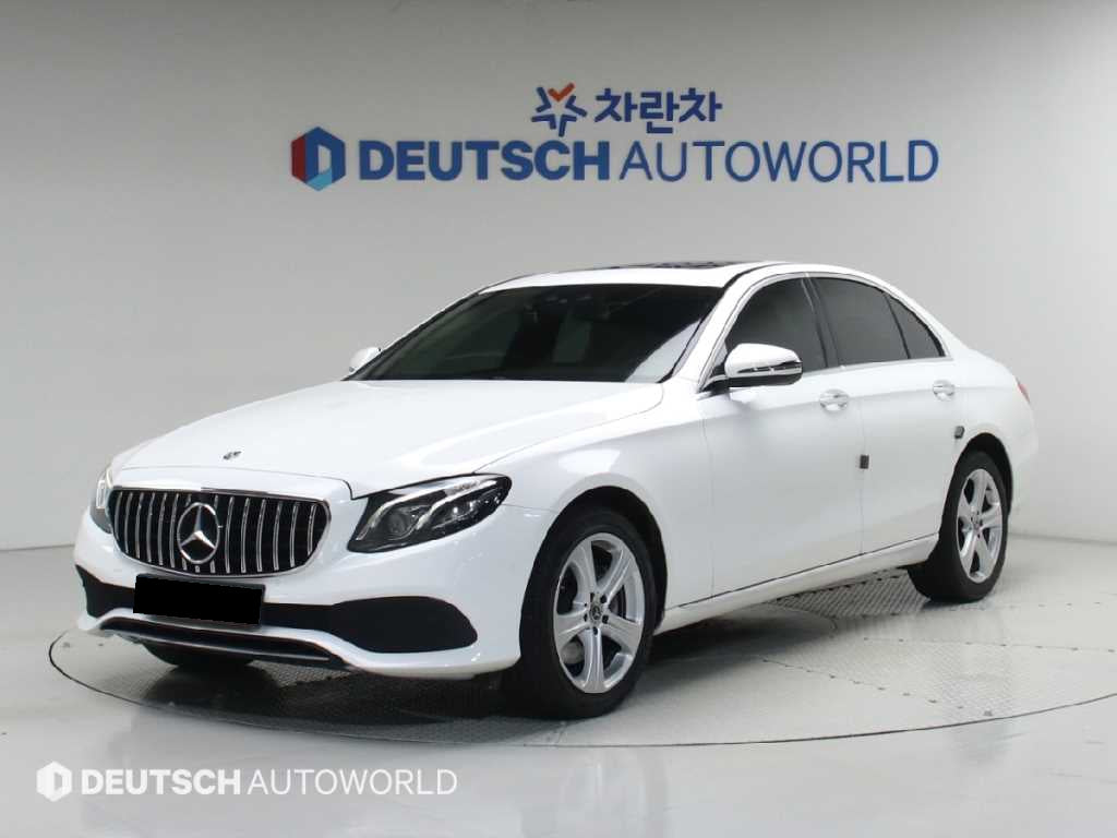 Mercedes-Benz E-Class — photo 01