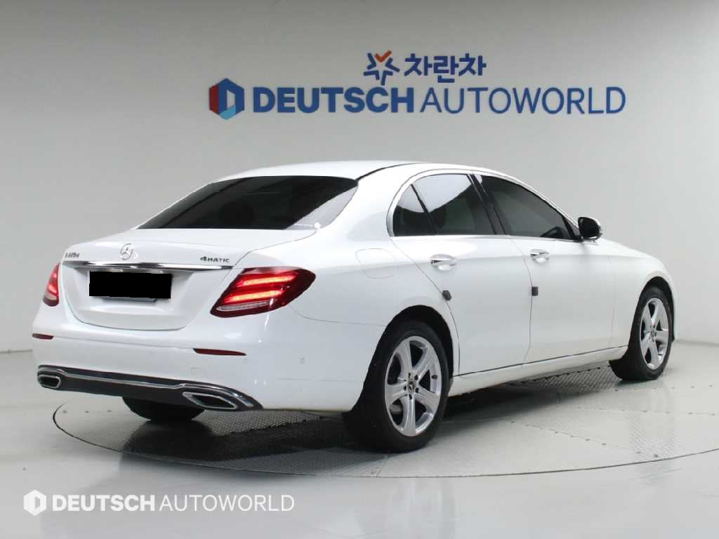 Mercedes-Benz E-Class — photo 02