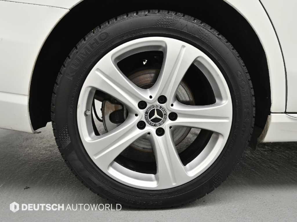 Mercedes-Benz E-Class — photo 05