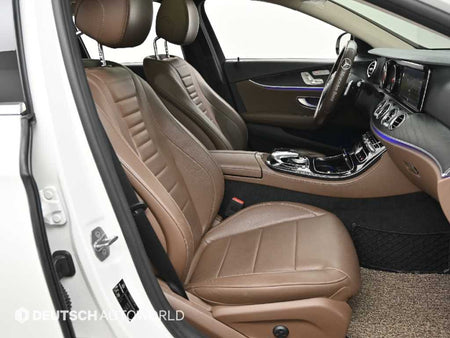 Mercedes-Benz E-Class — photo 10
