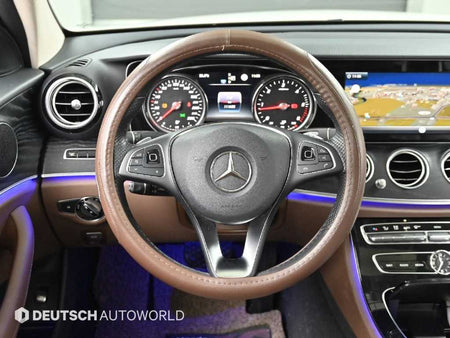 Mercedes-Benz E-Class — photo 13