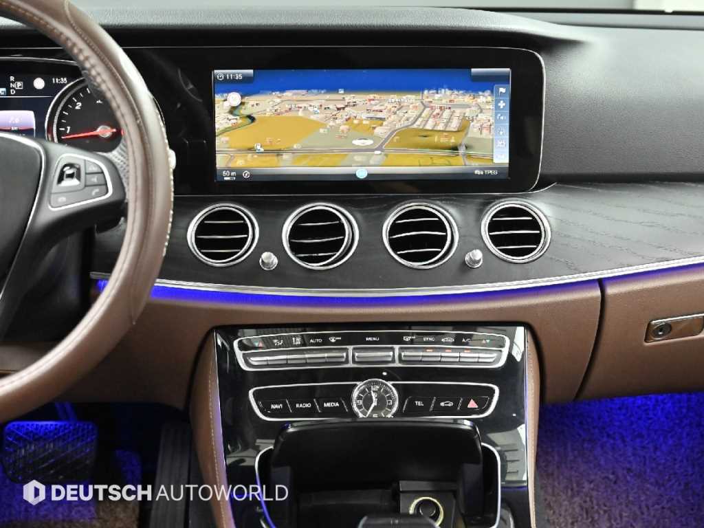 Mercedes-Benz E-Class — photo 14