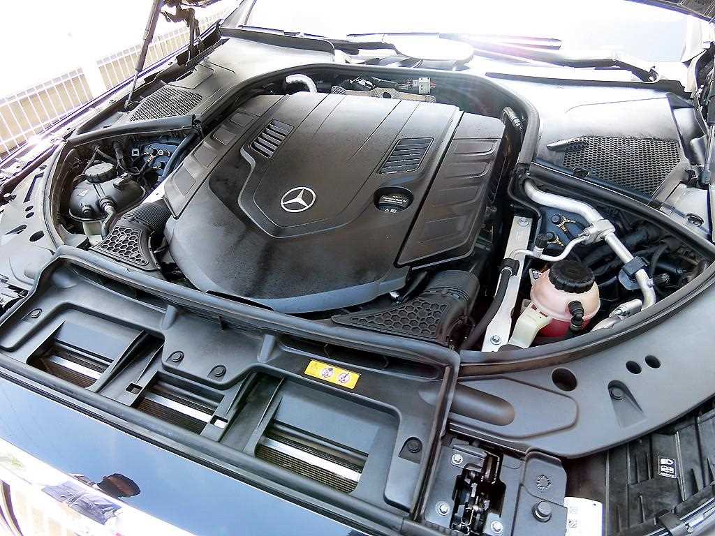 Mercedes-Benz S-Class — photo 19