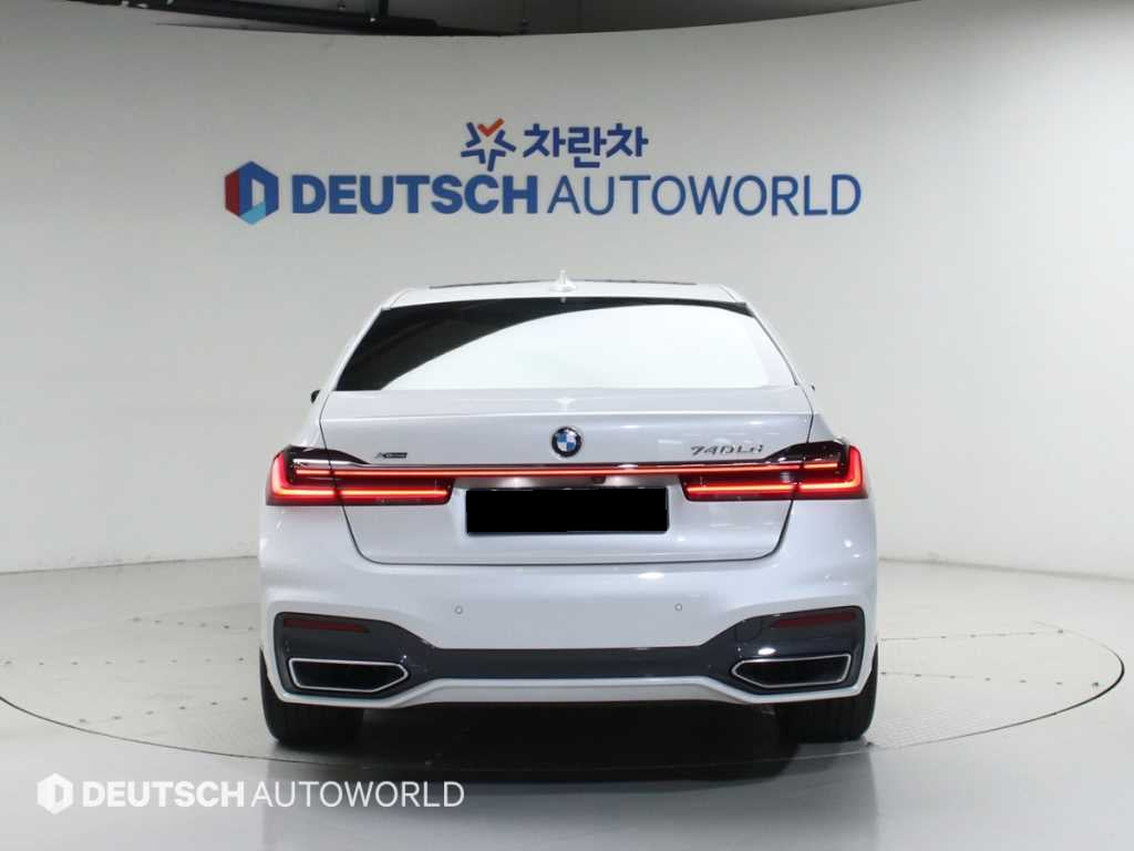 BMW 7-Series — photo 04