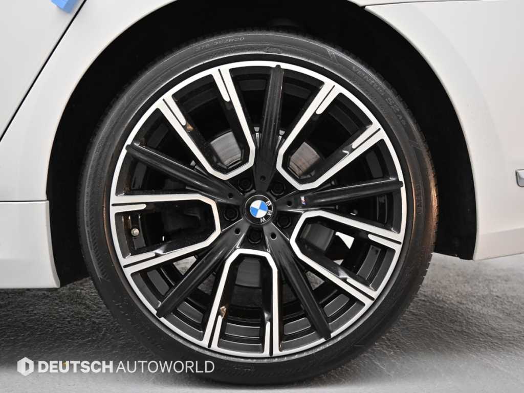 BMW 7-Series — photo 05