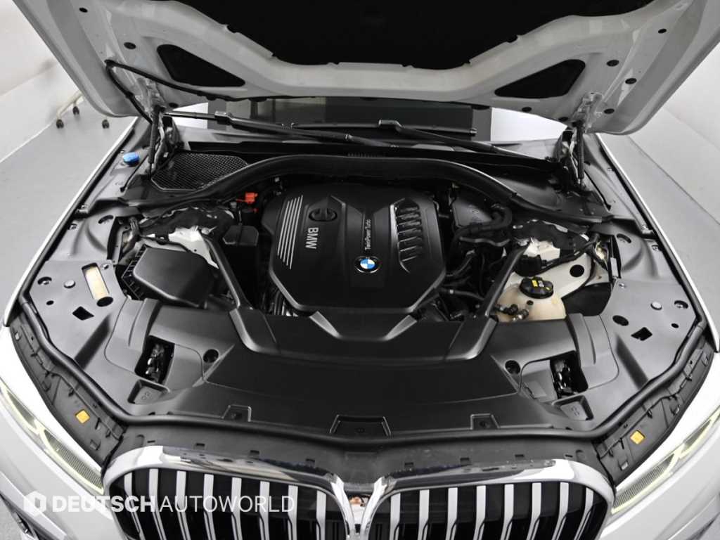 BMW 7-Series — photo 06