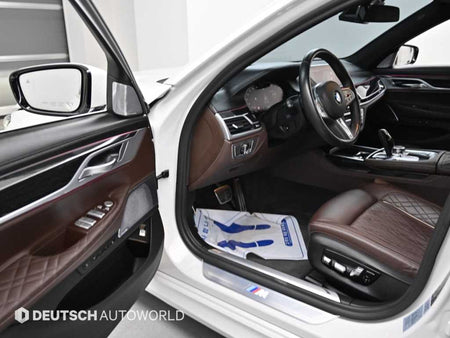 BMW 7-Series — photo 11