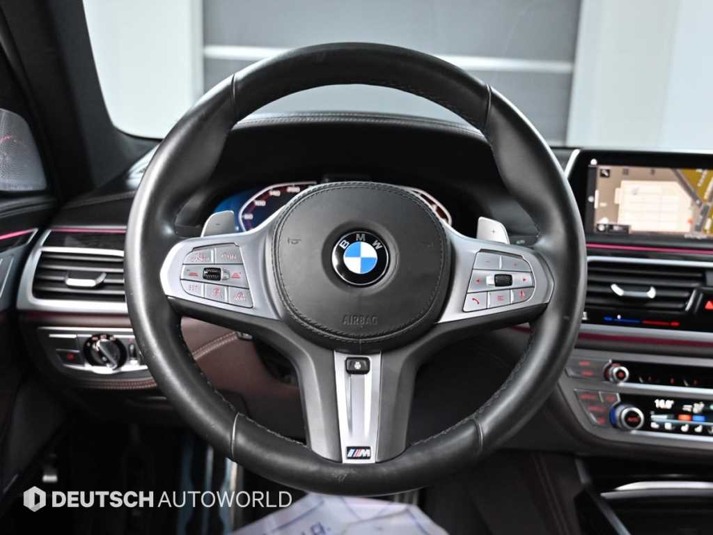 BMW 7-Series — photo 13