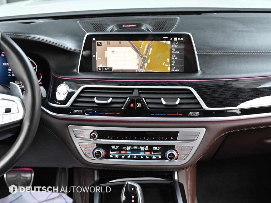 BMW 7-Series — photo 14