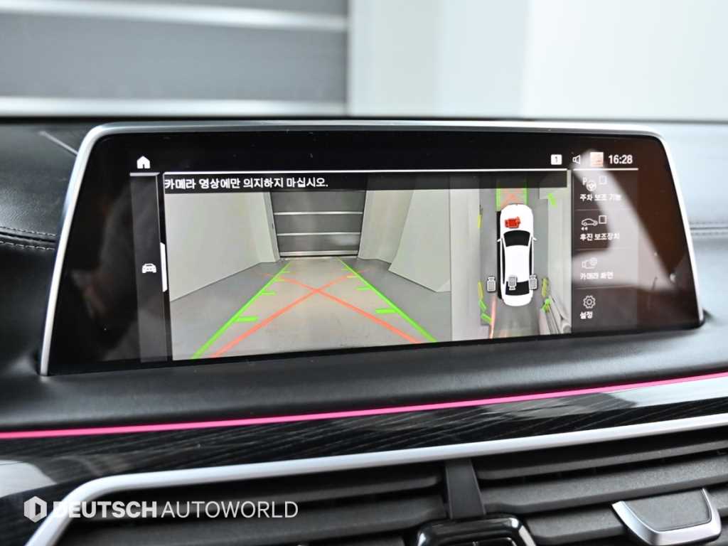 BMW 7-Series — photo 15