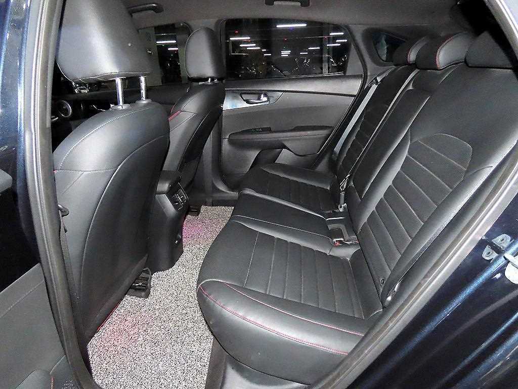 Kia K3 — photo 07