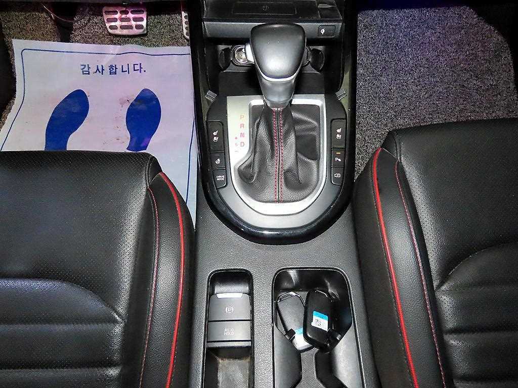Kia K3 — photo 12