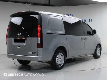Hyundai Staria — photo 02