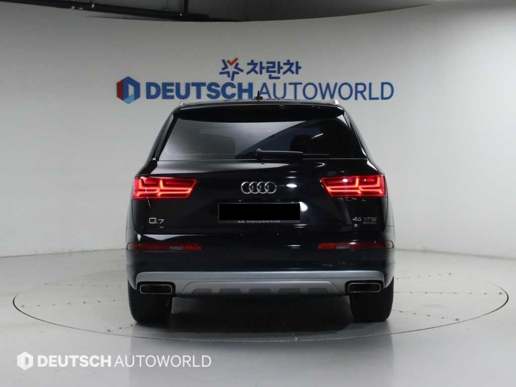 Audi Q7 — photo 03