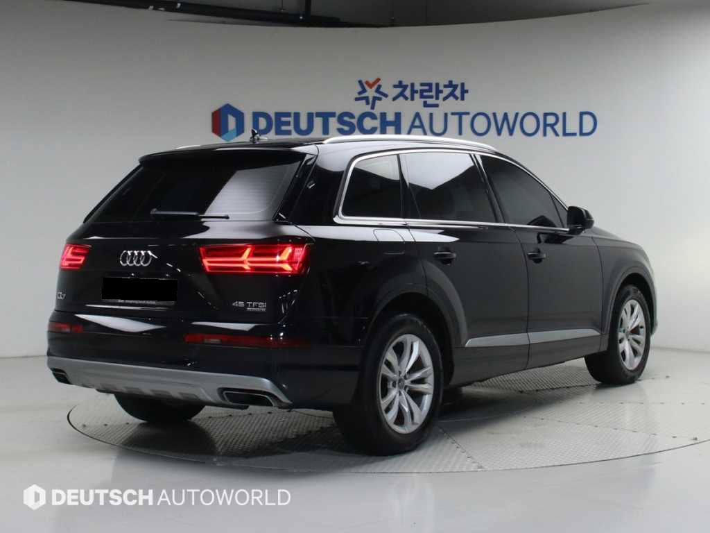 Audi Q7 — photo 04