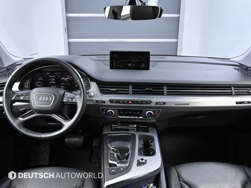 Audi Q7 — photo 08
