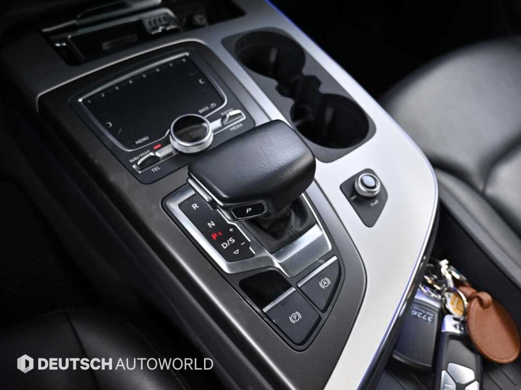 Audi Q7 — photo 09