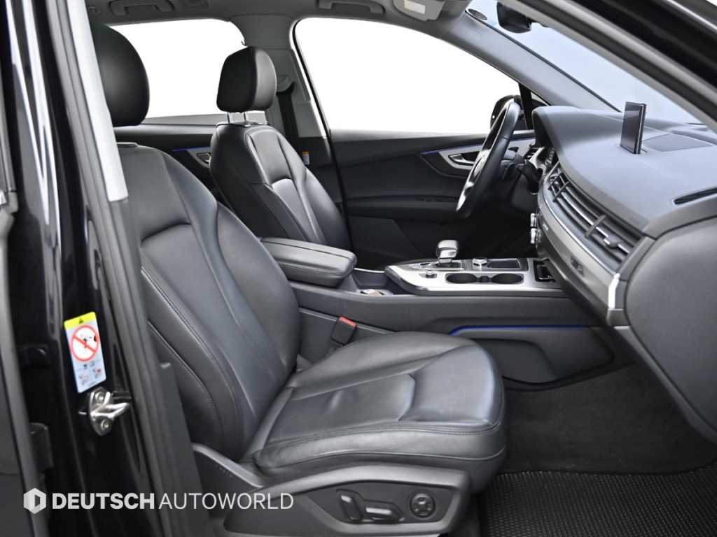 Audi Q7 — photo 10