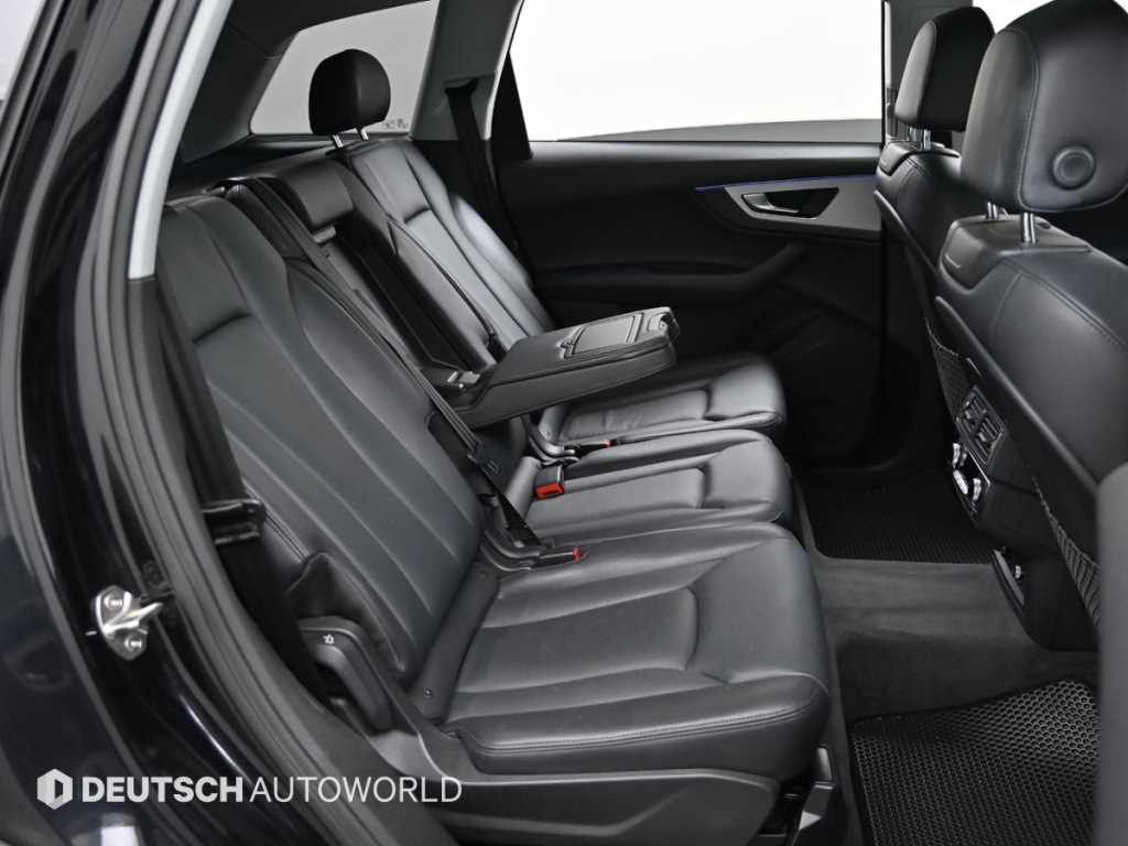 Audi Q7 — photo 12
