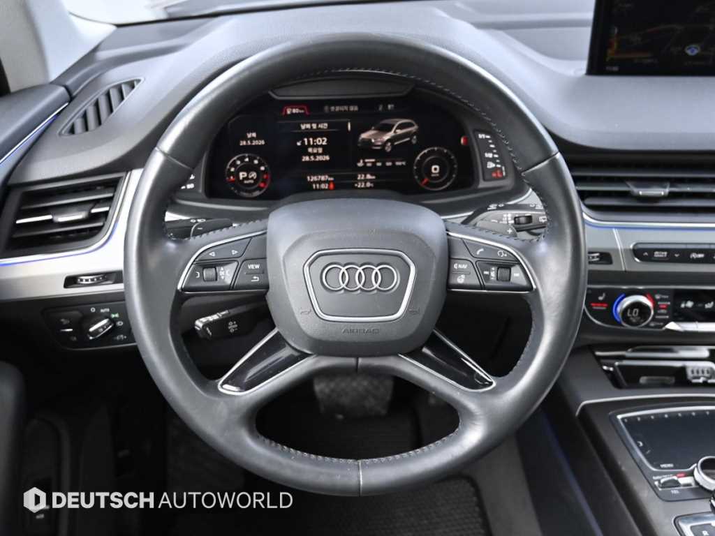Audi Q7 — photo 13
