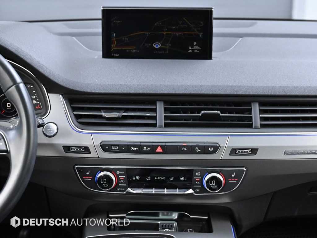 Audi Q7 — photo 14