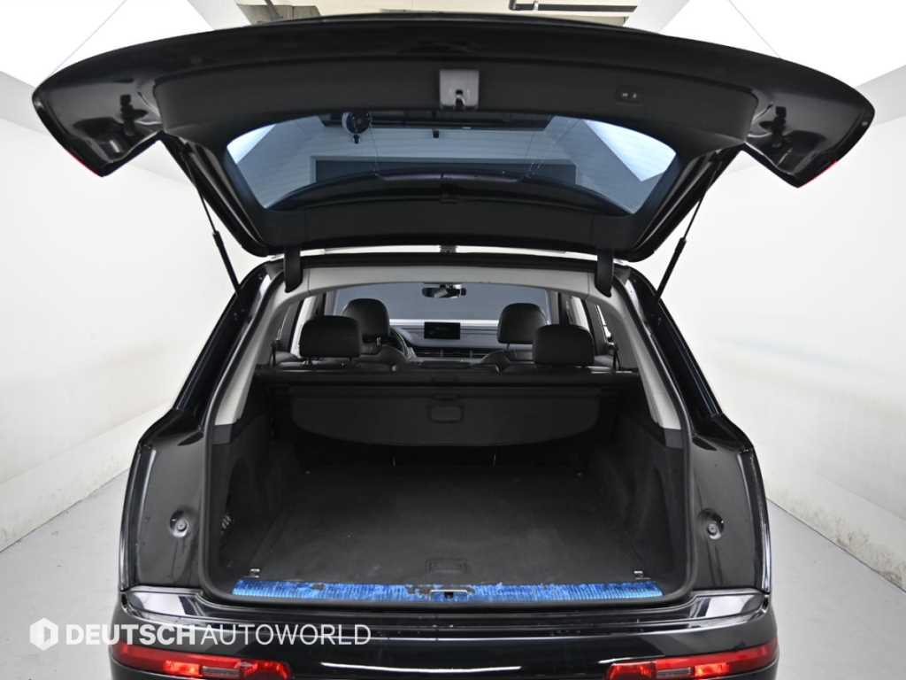 Audi Q7 — photo 19