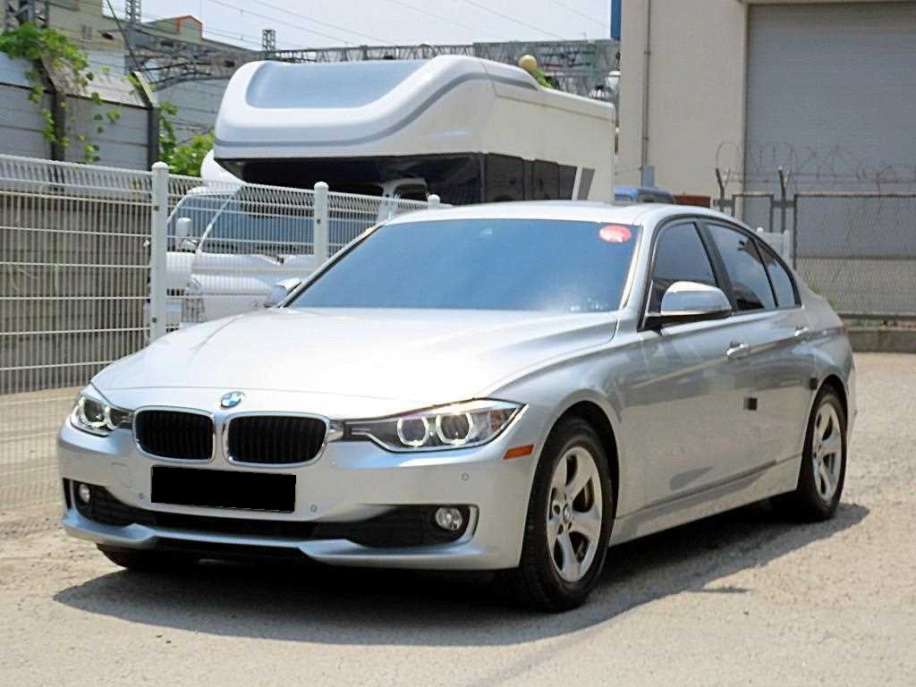 BMW 3-Series — photo 02