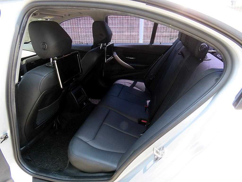 BMW 3-Series — photo 06