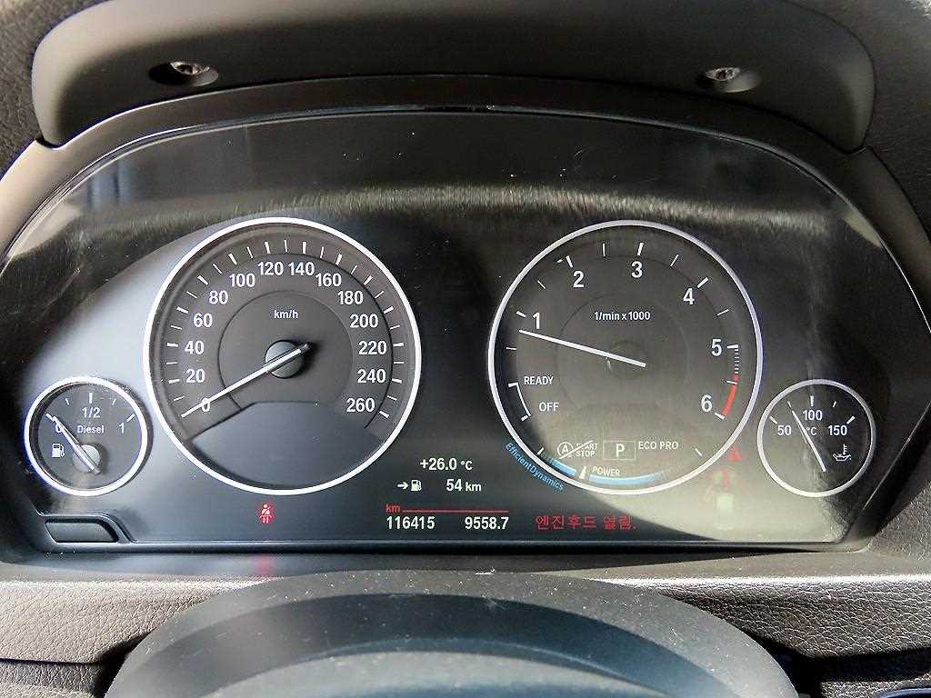 BMW 3-Series — photo 09
