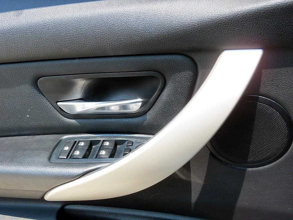 BMW 3-Series — photo 12