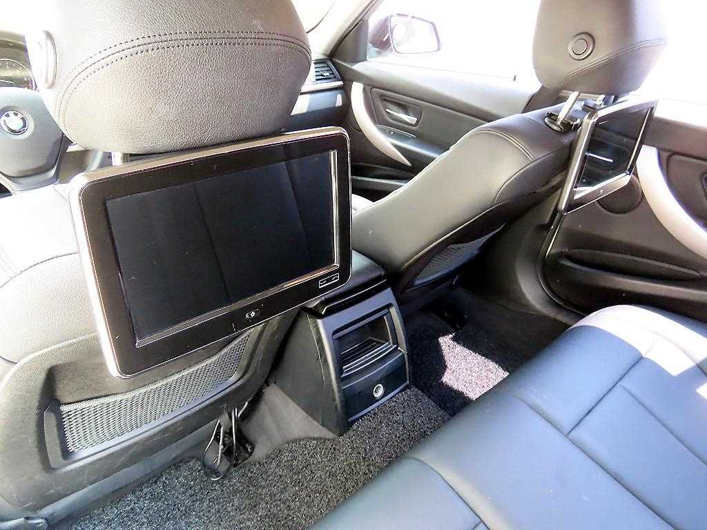 BMW 3-Series — photo 17