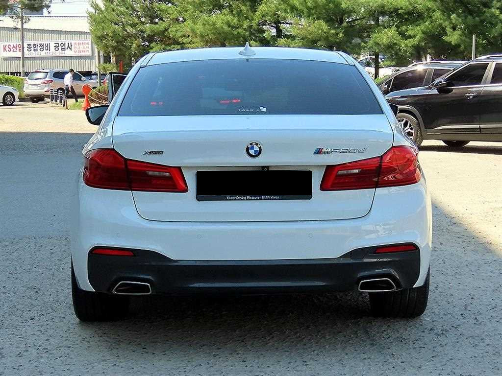 BMW 5-Series — photo 04