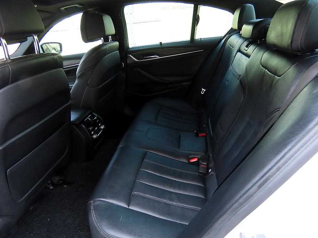 BMW 5-Series — photo 06