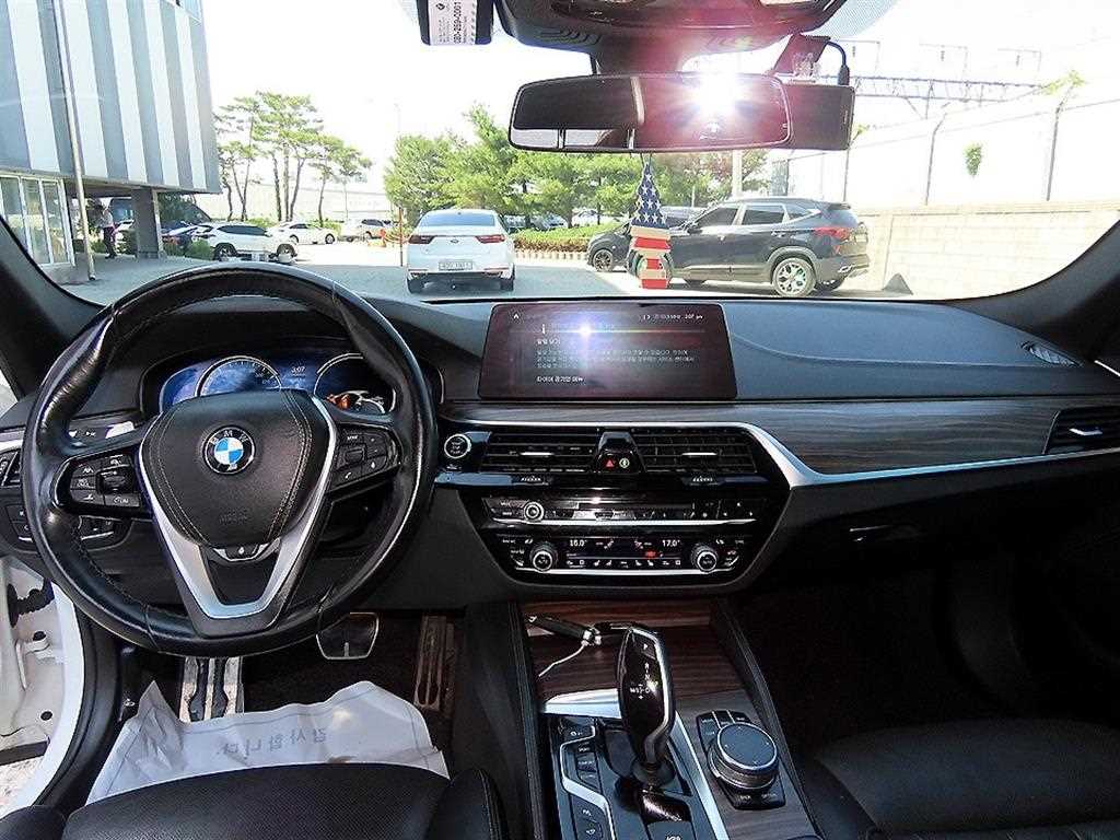 BMW 5-Series — photo 07