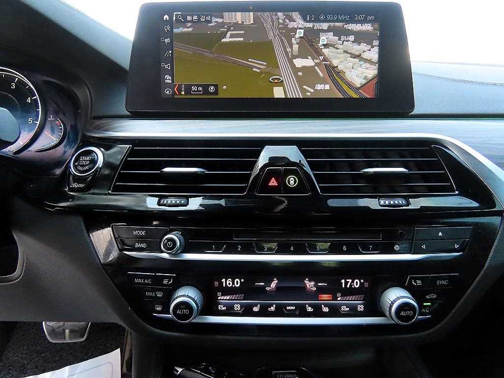 BMW 5-Series — photo 13
