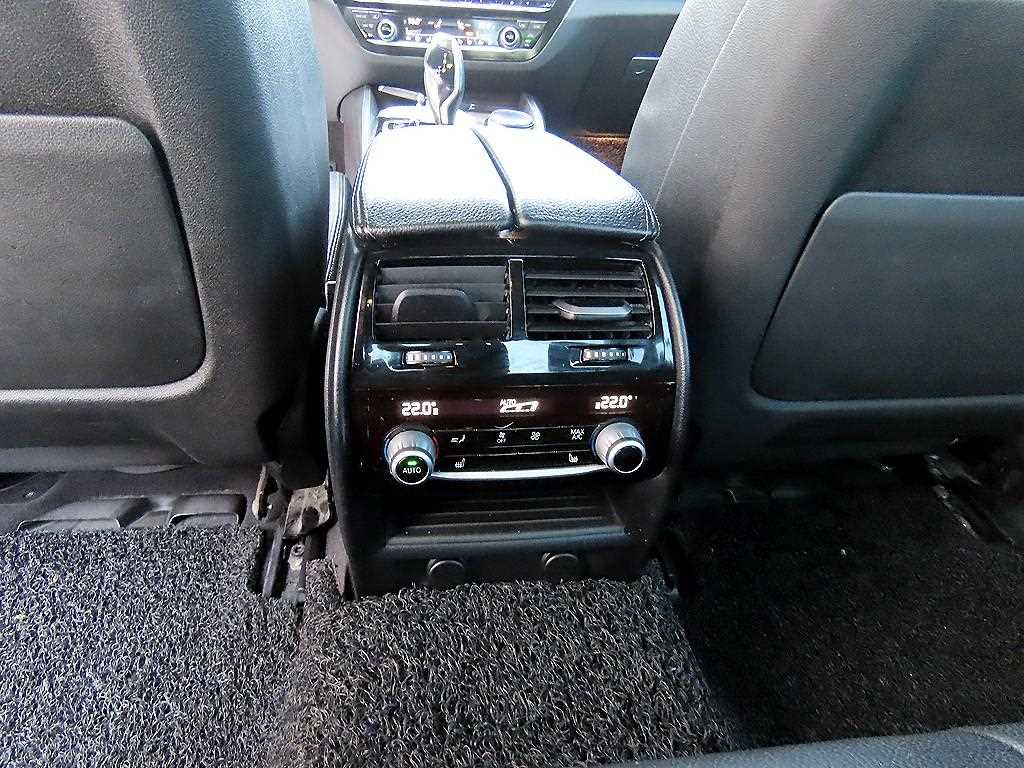 BMW 5-Series — photo 16